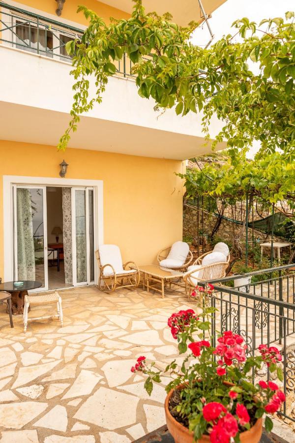 Janakis Apartments Himara Kültér fotó