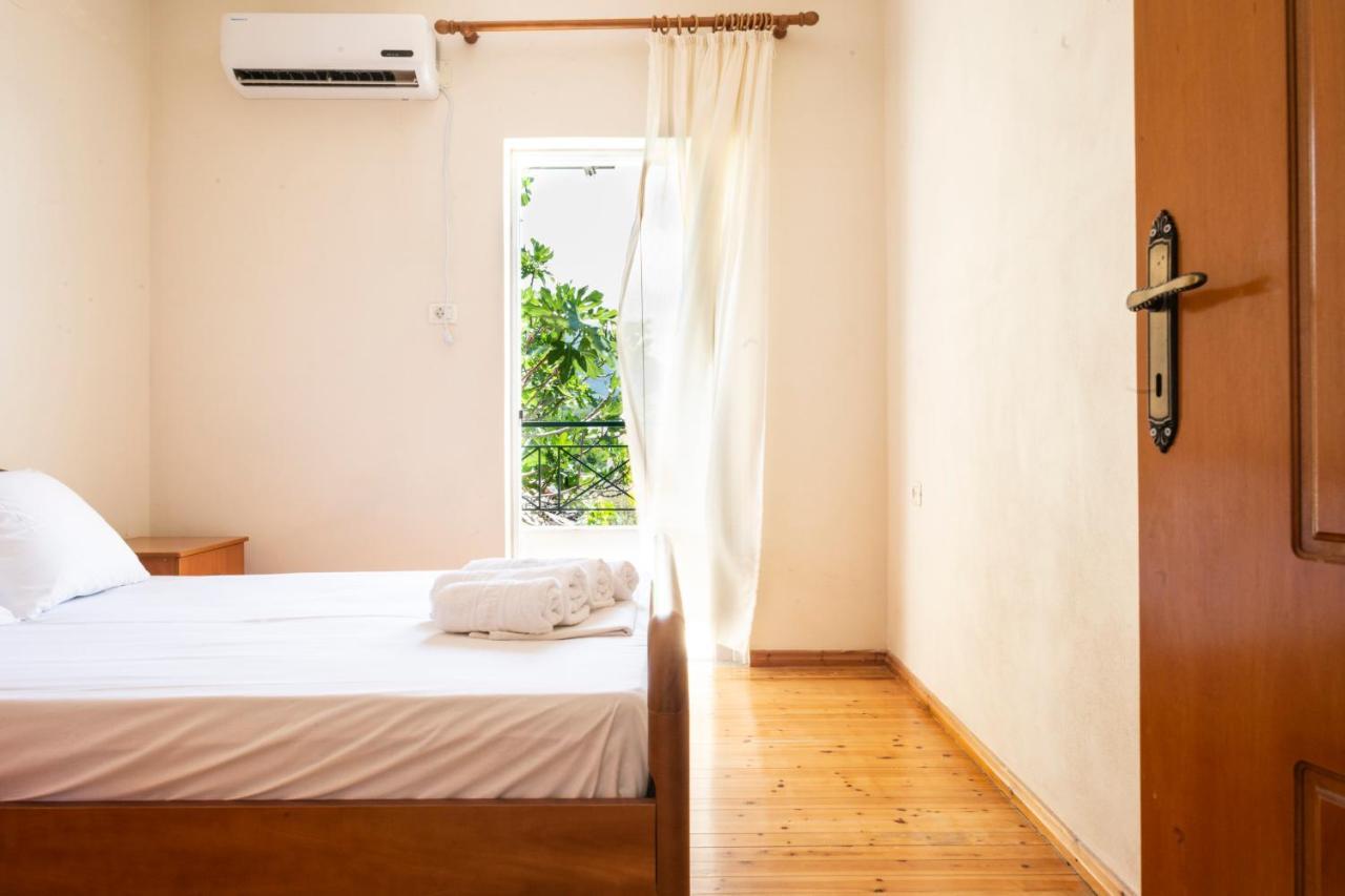 Janakis Apartments Himara Kültér fotó
