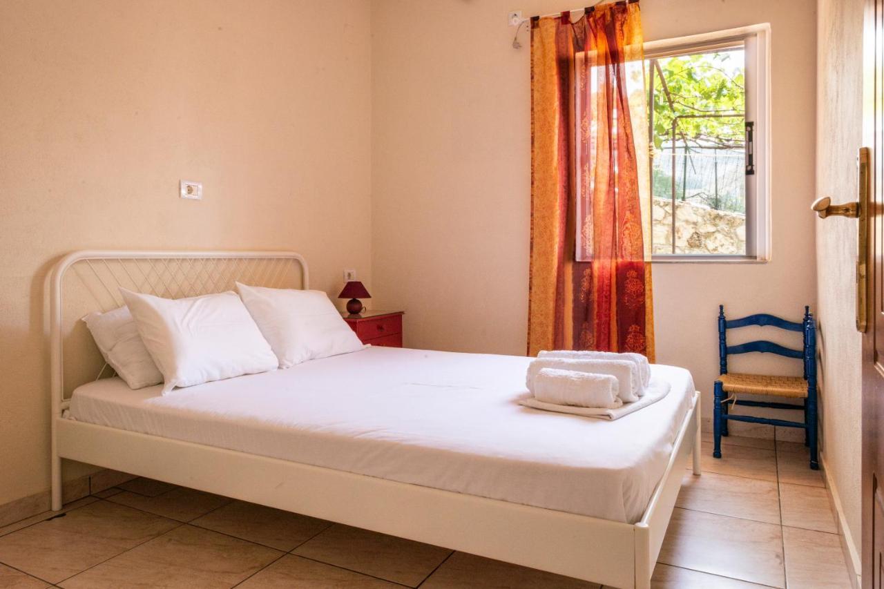 Janakis Apartments Himara Kültér fotó